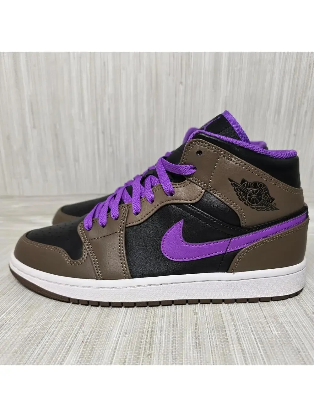 Air Jordan 1 Mid Purple Mocha Palomino Men’s 8.5 DQ8426-215